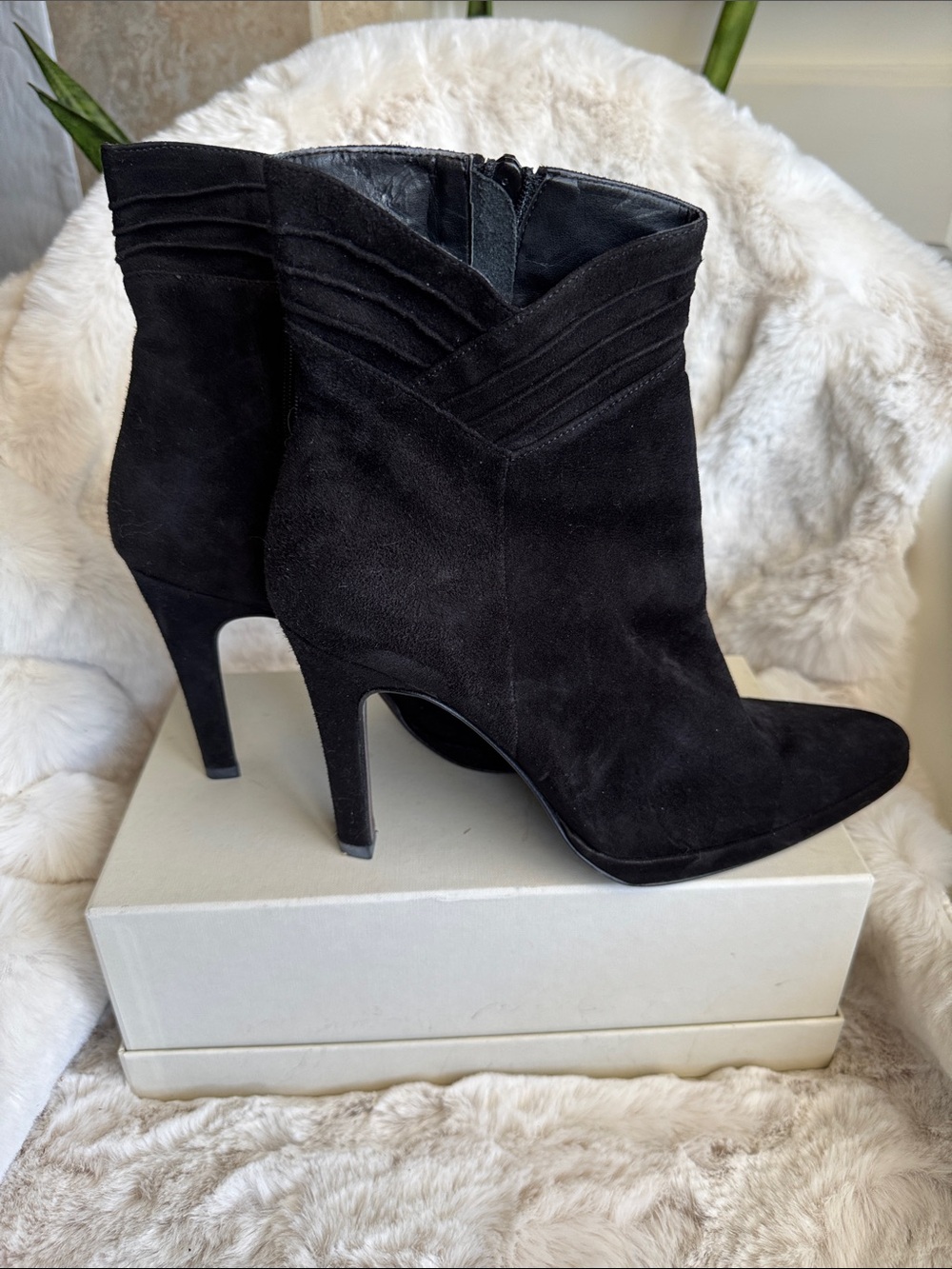 Banana Republic Black Suede Pointed-Toe Ankle platform Booties made in Italy